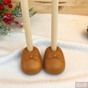 BASE DE PERNINHAS COM SAPATO LAÇO BISCUIT - 1PAR