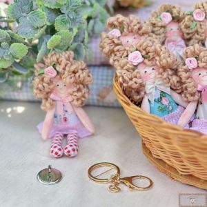 Boneca Artesanal (13CM) + 1 Chaveiro + 1 Broche - Loira