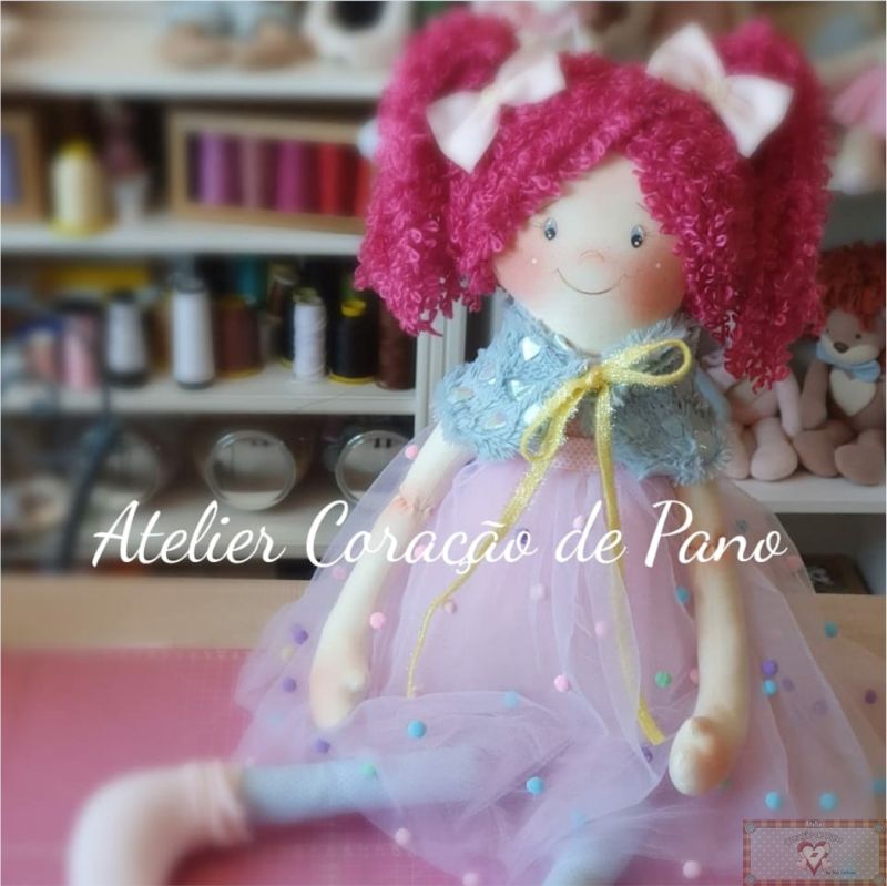 Vestido de boneca com molde para download  Roupas de boneca de pano,  Vestidos de boneca, Roupas para bonecas